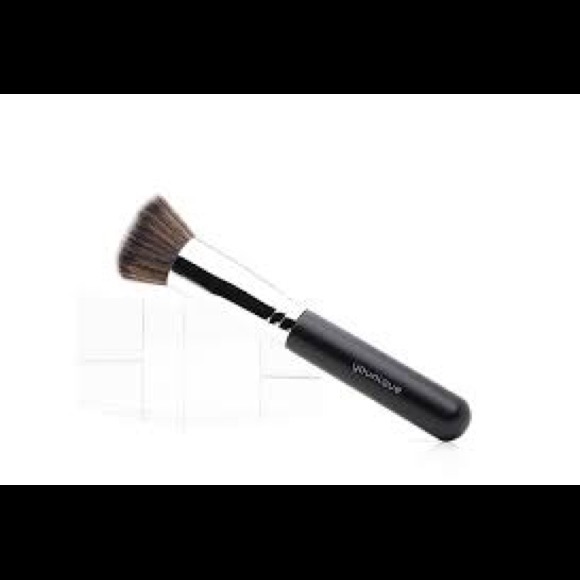 - Kabuki Brush - Picture 1 of 4